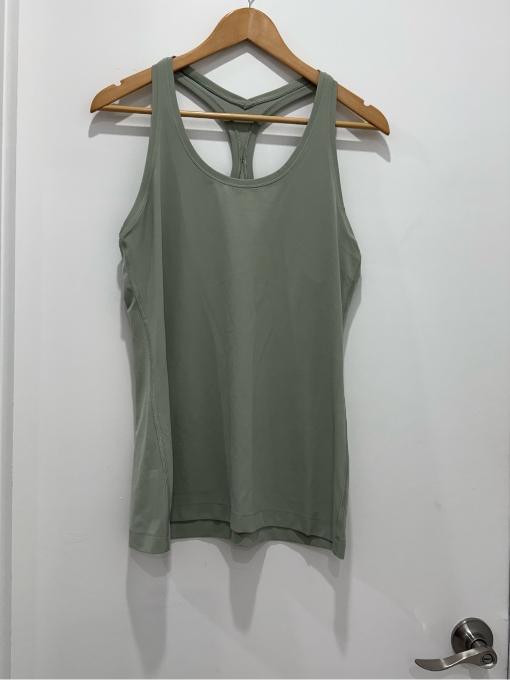 Lululemon Women’s Sage Green Racerback Tank Top Athletic Yoga Pilates size 6/8
